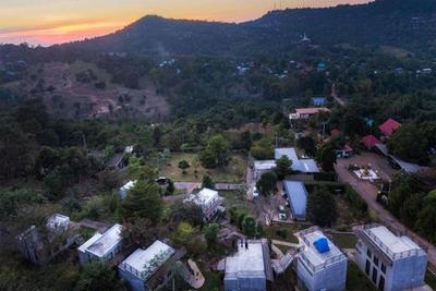 Twelve Oclock Resort