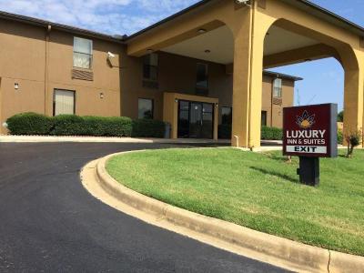 Luxury Inn And Suites