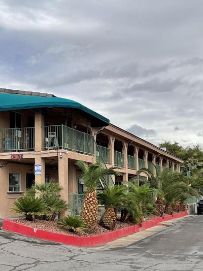 Crown Motel