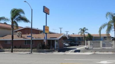 Castaway Motel