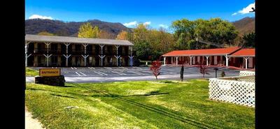 Travelowe's Motel