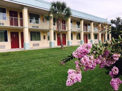 Garden Inn & Suites