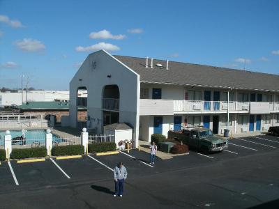 Admiralty Suites & Inn