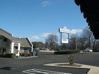 Admiralty Suites & Inn