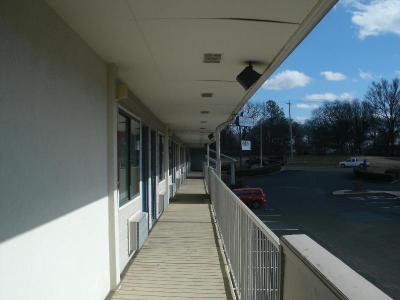 Admiralty Suites & Inn
