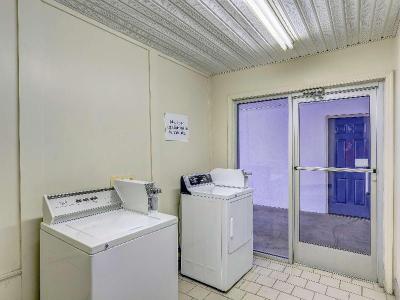 Motel 6 Dickson, TN