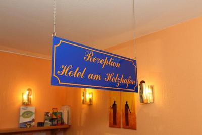 Café & Hotel am Holzhafen