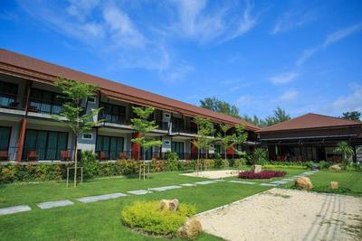 The Breeze Lipe Resort