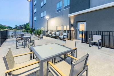 La Quinta Inn & Suites by Wyndham Texas City I-45