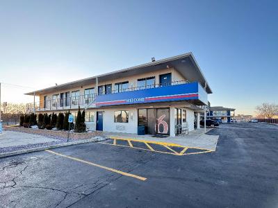Motel 6 Janesville, WI