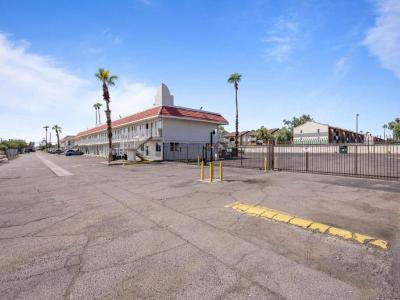 Super 8 by Wyndham Phoenix West