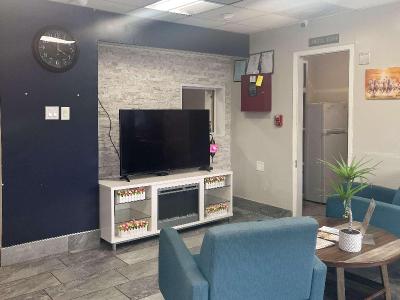 Motel 6 Norfolk, VA – East Little Creek