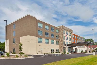 Holiday Inn Express & Suites Milan – Sandusky Area
