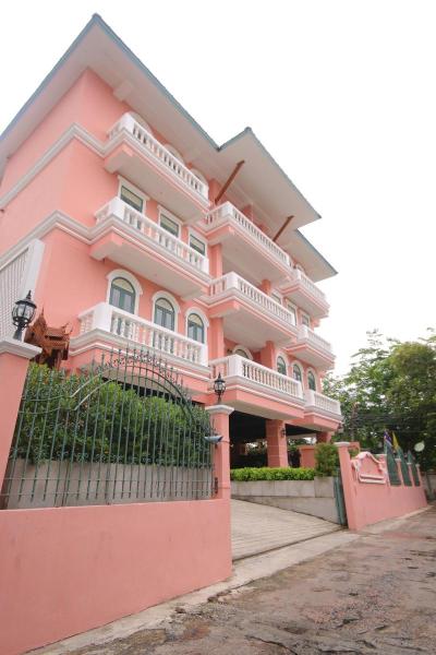 Hiranyakul  House