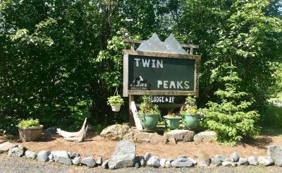 Twin Peaks Lodge And Rv Park
