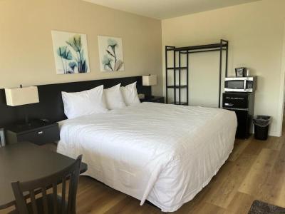 Richland Inn & Suites
