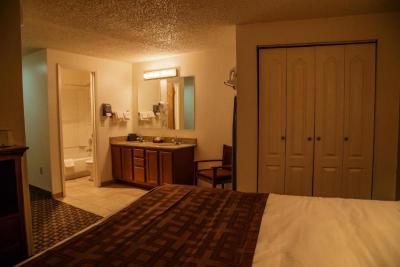 Richland Inn & Suites