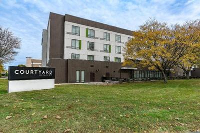 Courtyard By Marriott West Springfield