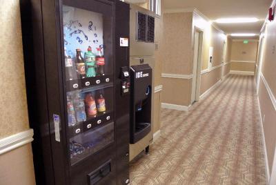 Cow Hollow Inn & Suites