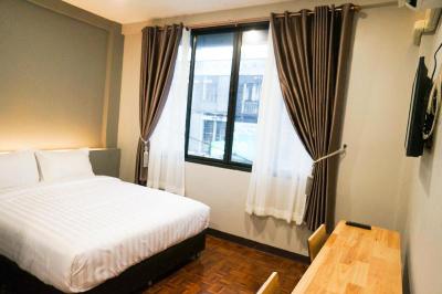 Lux Rooms Night Bazaar