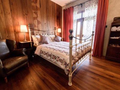 Rimrabeang Amphawa Cafe And Suite