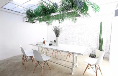 Flat White Cafe X Poshtel