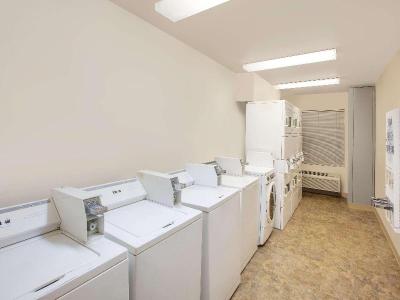 WoodSpring Suites Jacksonville Beach Blvd.