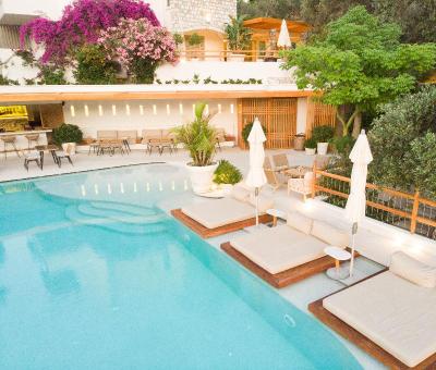 Pilos Suites