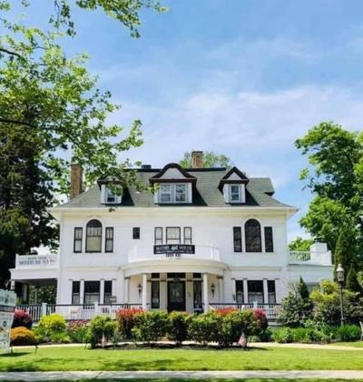 Mathis House, A Victorian Bed & Breakfast and Tea 