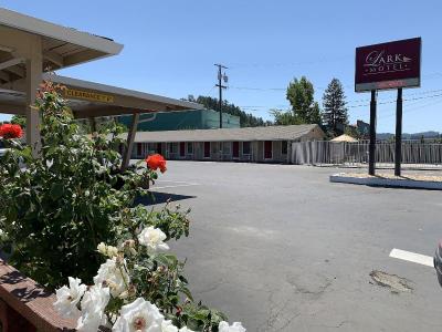 Lark Motel