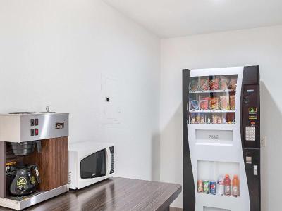 Motel 6 Grand Prairie, TX - Near Six Flags Drive