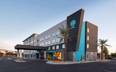 Tru by Hilton Phoenix Glendale Westgate