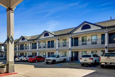 Executive Inn & Suites
