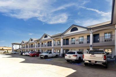 Executive Inn & Suites