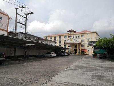 Phadaeng Hotel