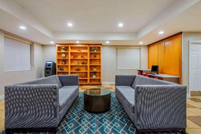 La Quinta Inn & Suites by Wyndham Lexington Park -