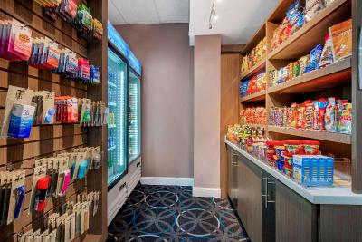 La Quinta Inn & Suites by Wyndham Lexington Park -
