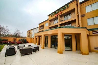 Courtyard By Marriott Chesapeake