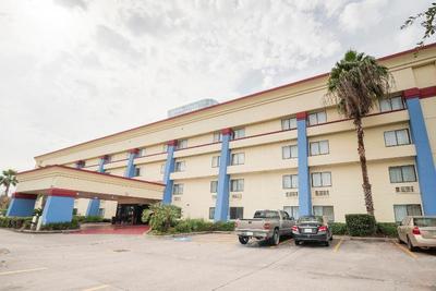 OYO Townhouse Houston Airport North