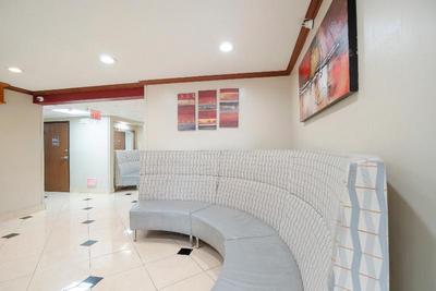OYO Townhouse Houston Airport North