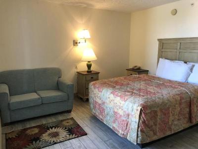Holiday Terrace Beachfront Hotel, a By The Sea Res