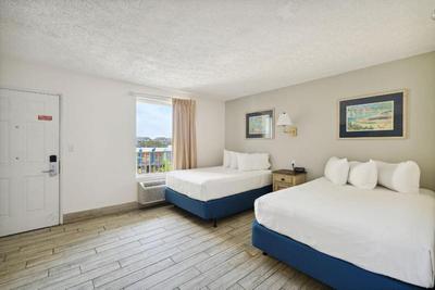 Holiday Terrace Beachfront Hotel, a By The Sea Res
