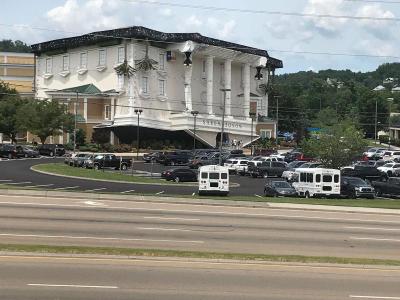 Pin Oak Parkway Inn