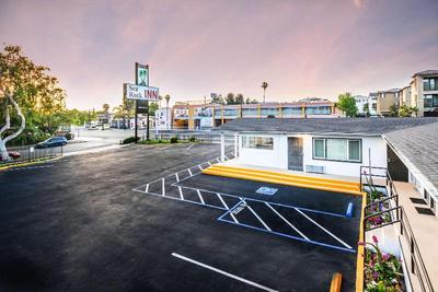 Sea Rock Inn - Long Beach