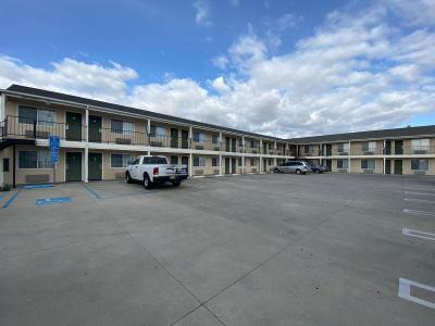 Colonial Motel