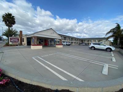 Colonial Motel