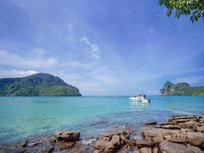 Phi Phi Cozy Seafront Resort