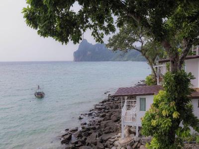 Phi Phi Cozy Seafront Resort