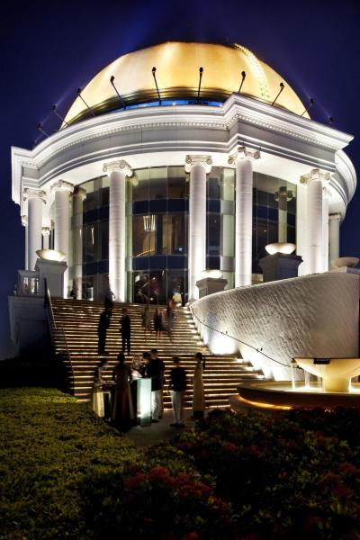 Lebua At State Tower The World S First Vertical De