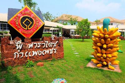 P Paradise Hotel